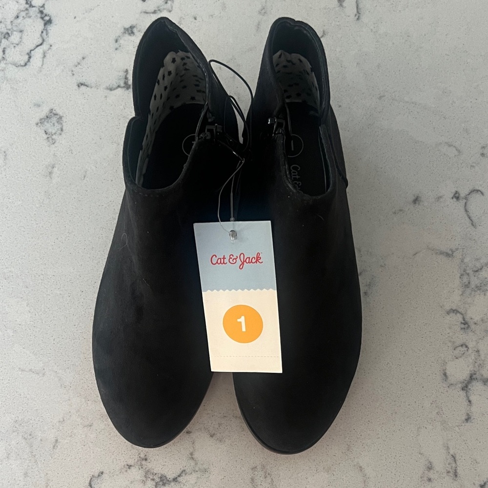 Cat & Jack girls size 1 Sleek Black Booties